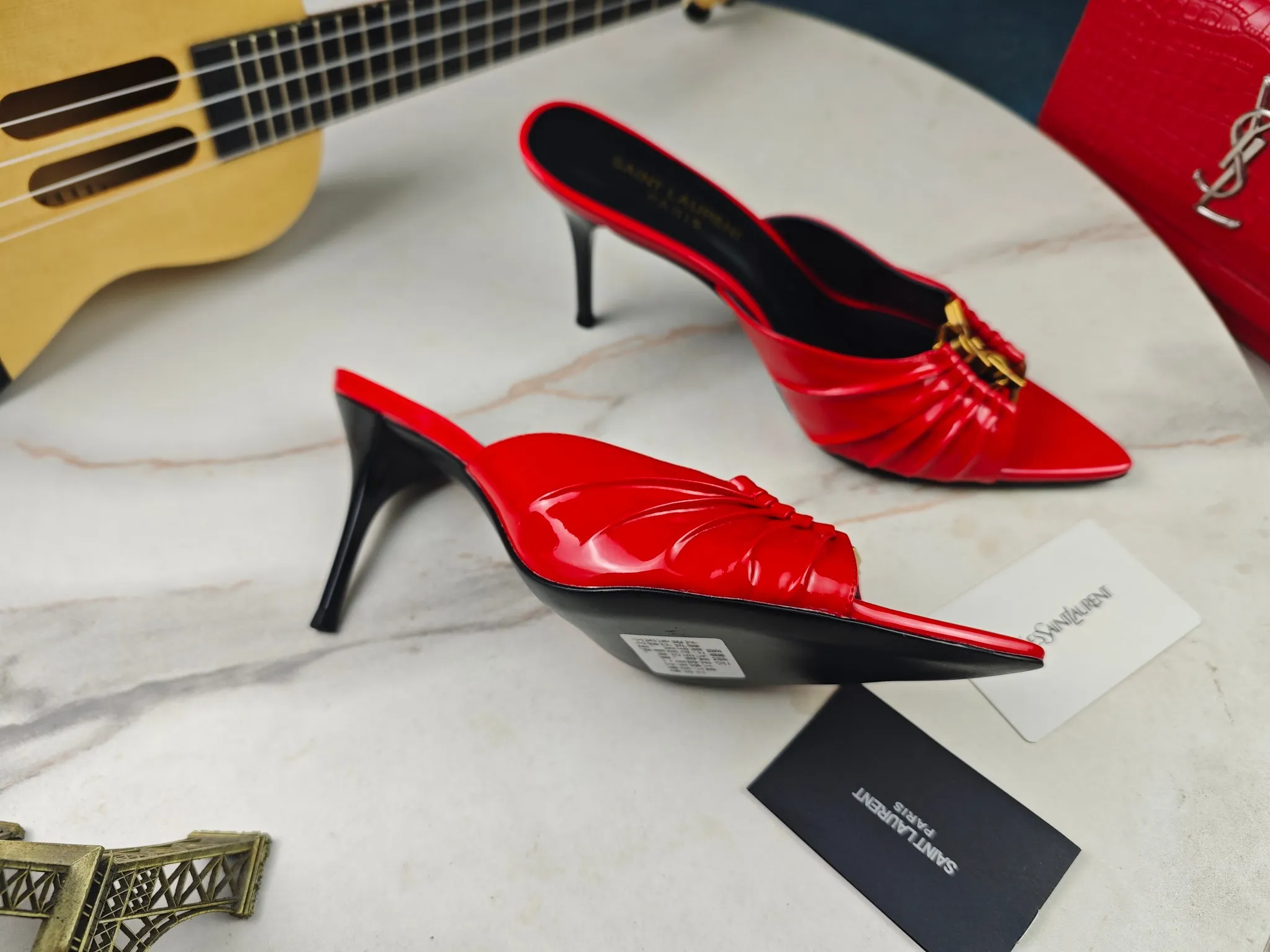 👟👟Ex-factory price 520👟👟 【Saint Laurent】Yves Saint Laurent, stiletto heel YSL sandals💃2024 early autumn counter synchronized with the latest styles, YSL, decoration👠 Classic and high-quality glamorous masterpieces, the hottest spring and summer series in the counter, with temperament, fashion, classic and attractive design style 😌The on-foot effect is particularly beautiful〰️, the material is imported from Italy, small black cow, imported black patent leather, lining, and foot pads; sheepskin, heel height, stiletto 9cm, size 35-41 (34.41.42 must be customized, non-returnable) outsole; imported genuine leather outsole, complete with counter packaging